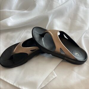 Reel Legends Black and Bronze Women’s Slide Sandals